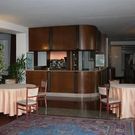 爱情魔咒酒店 3*