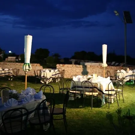 爱情魔咒酒店 3* 奥斯图尼