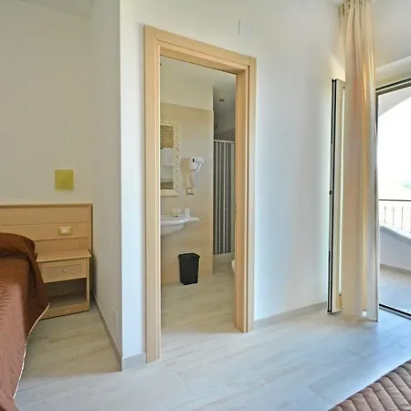 爱情魔咒酒店 酒店 奥斯图尼